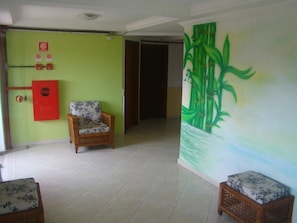 로비 좌석 공간