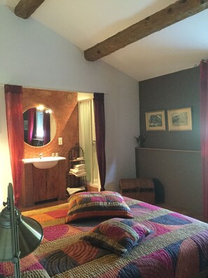 Comfort Double Room | Individually decorated, rollaway beds, free WiFi, bed sheets - Les Jardins du Rebaut (Béziers)