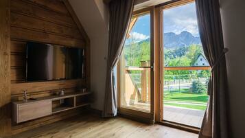 Deluxe Apartment | Mountain view