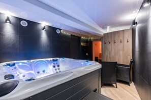 Bồn tắm spa trong nhà