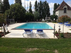 Seasonal outdoor pool - Chambres d'hôtes au clos de Beaulieu (Bossée)