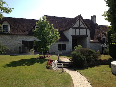 Front of property. Chambres d'hôtes au clos de Beaulieu