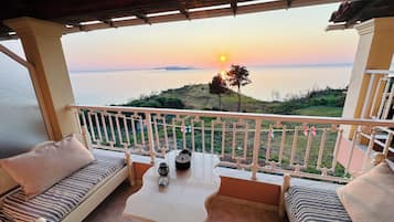Duplex Apartment, Sea View | 露台