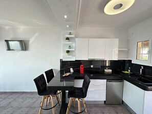 Cosy Studio, Sea View | Private kitchen | Fridge, oven, stovetop, coffee/tea maker - Nikos Apartments (Corfu)