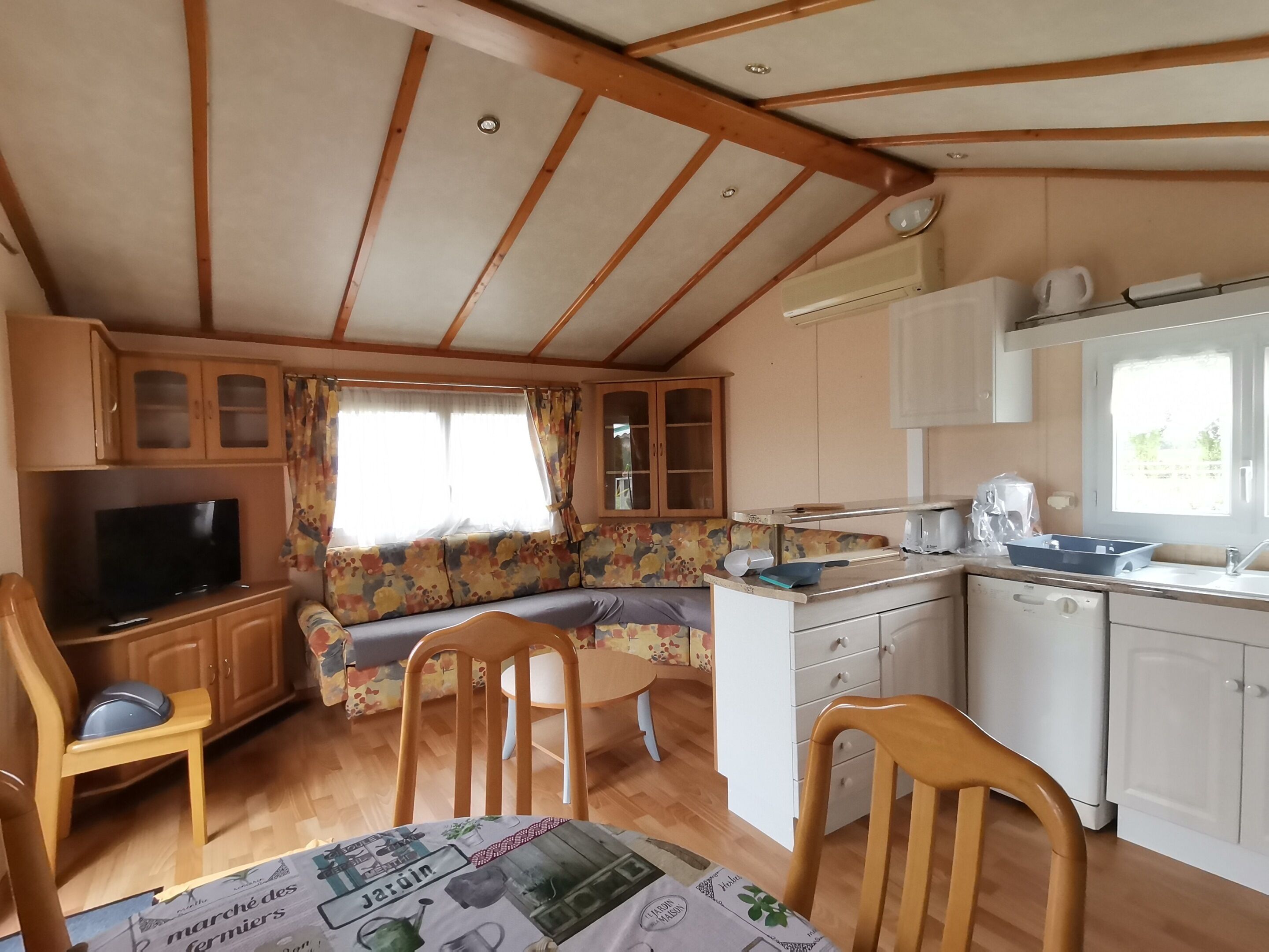 Bungalow Standard, salle de bains attenante, vue lac (Mobile Home 5p climatisé) | Décoration personnalisée, ameublement personnalisé, Wi-Fi gratuit