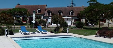 Seasonal outdoor pool, open 9:00 AM to 7:00 PM, pool loungers