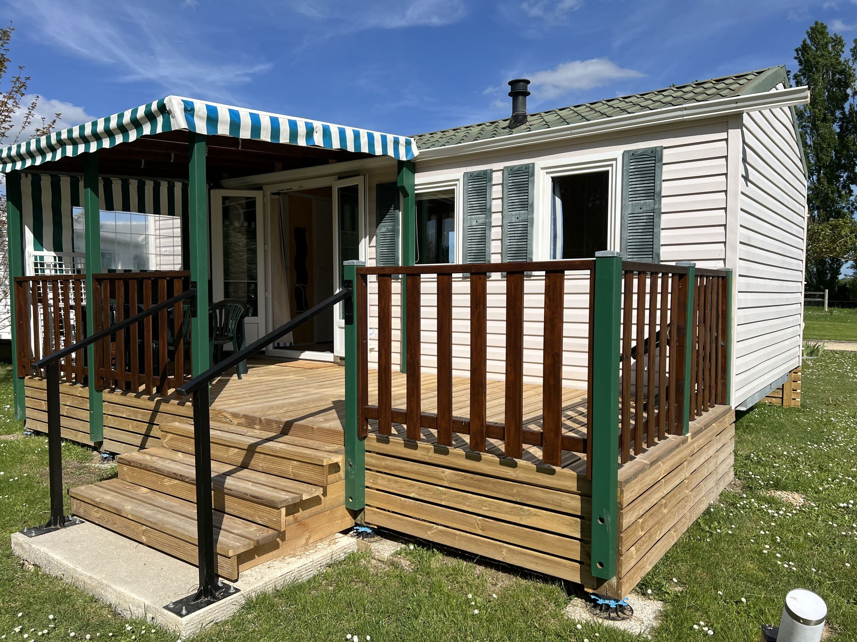 Comfort Bungalow, Ensuite, Lake View (Mobile Home 4 personnes) | Individually decorated, individually furnished, free WiFi