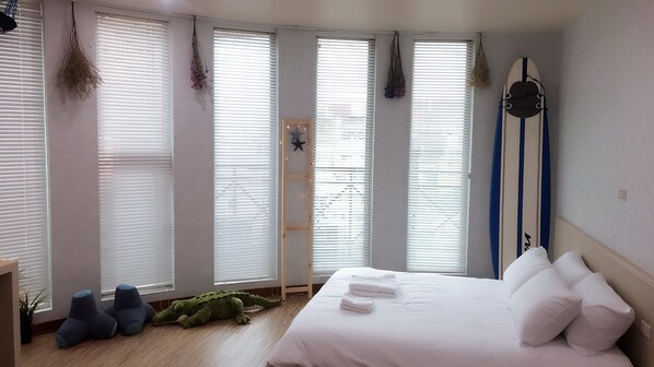 Desk, blackout curtains, free WiFi