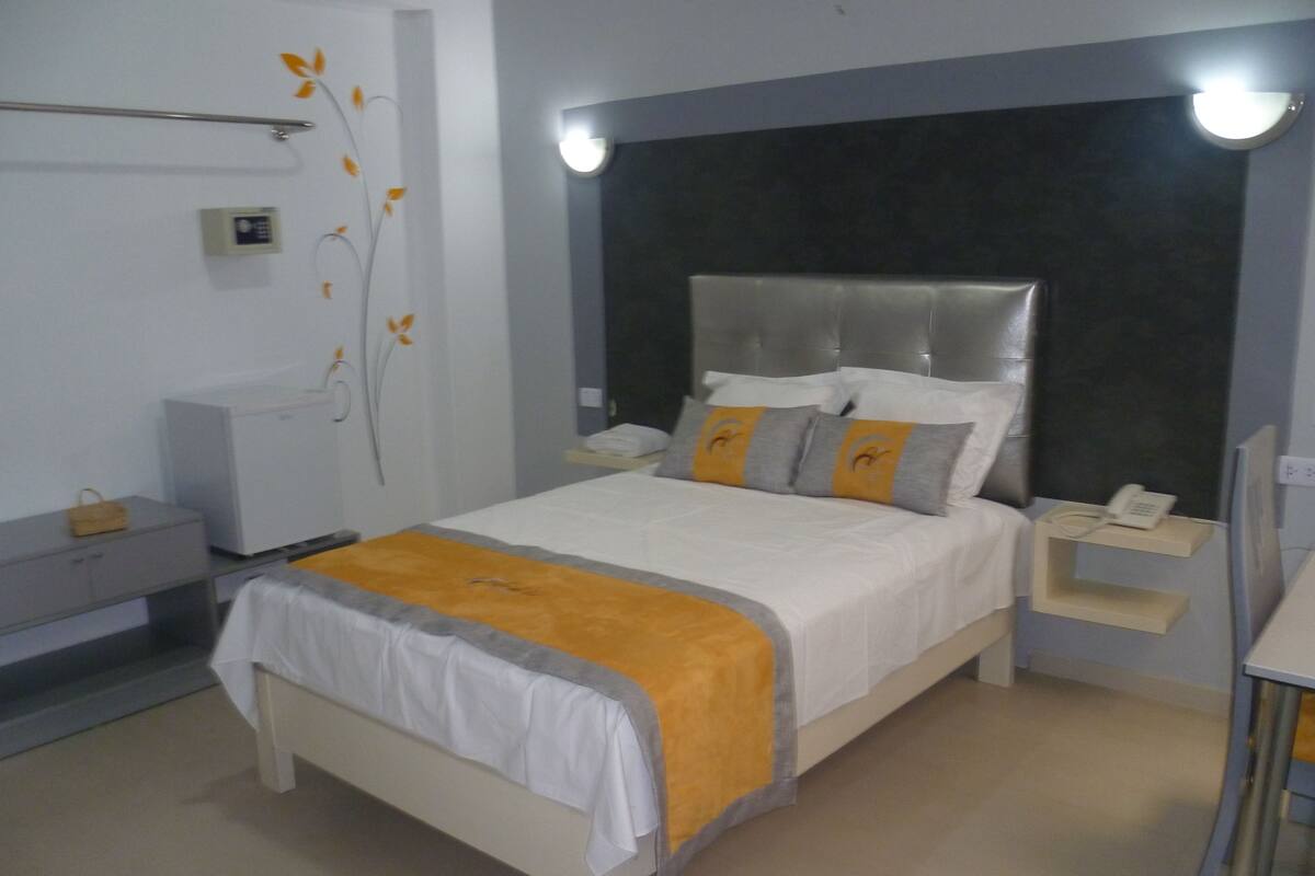 Executive Single Room | In-room safe, desk, iron/ironing board, free WiFi