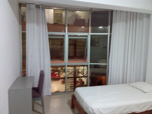 Kamar Triple | Brankas, meja kerja, setrika/meja setrika, dan Wi-Fi gratis