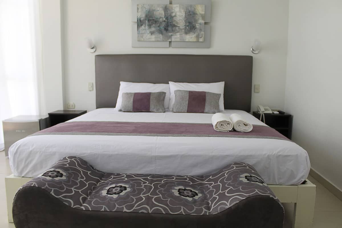 Executive Double Room | In-room safe, desk, iron/ironing board, free WiFi