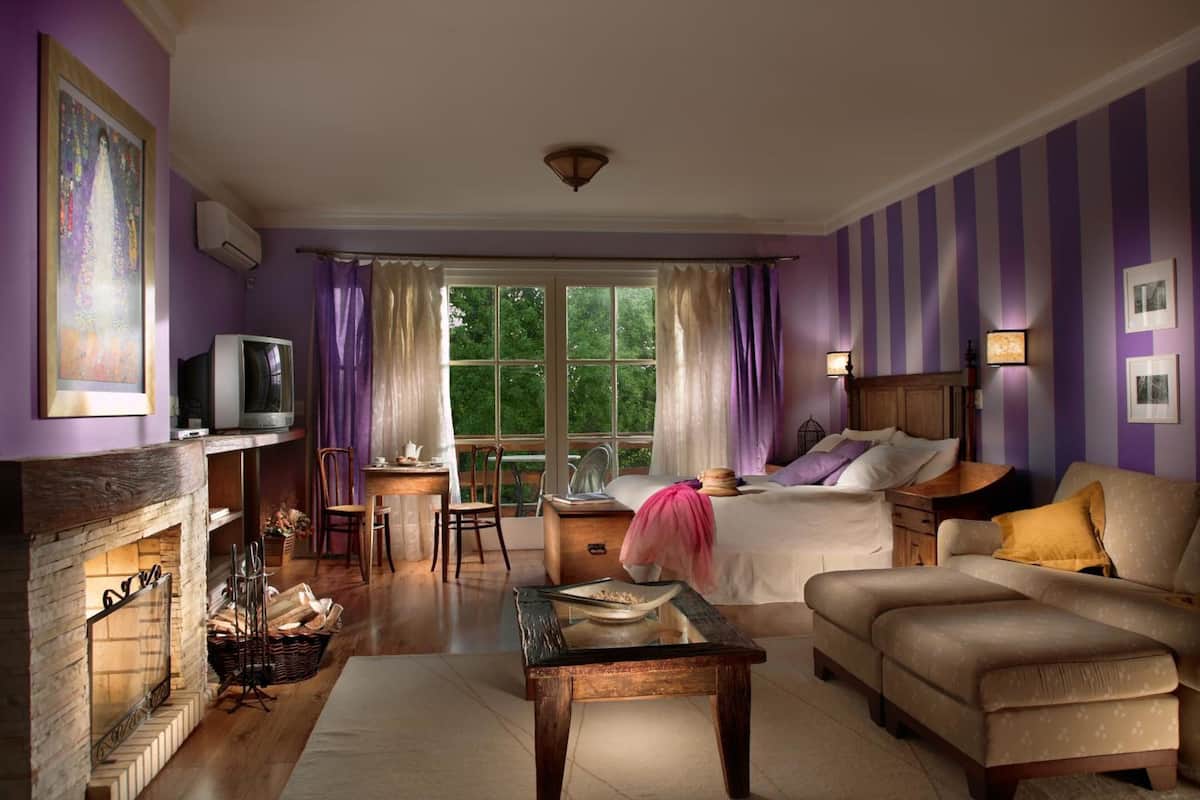 Deluxe Suite | Minibar, in-room safe, soundproofing, free WiFi