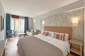 1 bedroom, desk, blackout curtains, free cots/infant beds