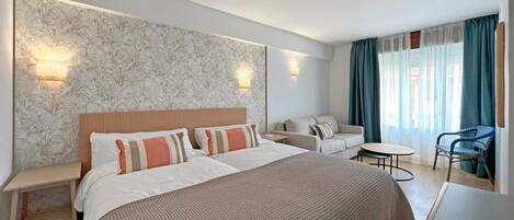 1 bedroom, desk, blackout curtains, free cots/infant beds