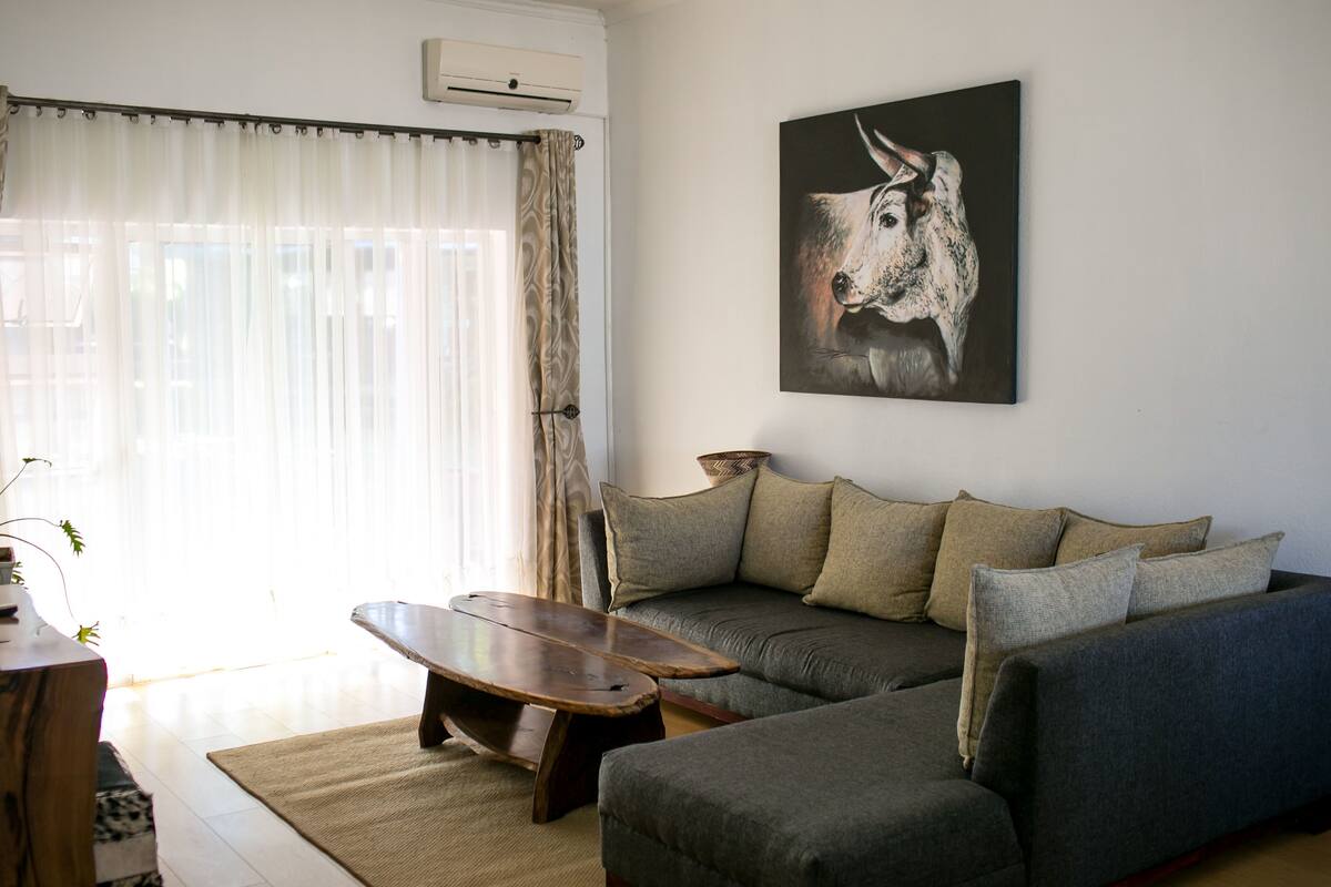 Suite, 2 Bedrooms | Living room | 32-inch flat-screen TV with satellite channels, TV