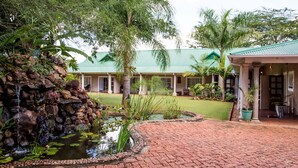 Unclassified image, 2 of 63, button - Greystone Lodge (Harare)
