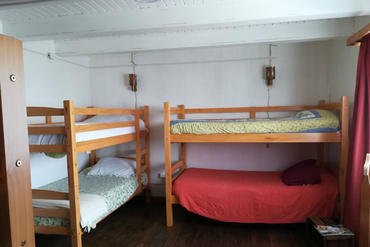 Dortoir Partagé Standard, dortoir mixte, salle de bains commune, dans la tour | Lits pliants/supplémentaires, Wi-Fi gratuit