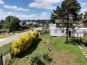 Chambre Standard avec lits jumeaux, dortoir mixte, salle de bains commune, dans la tour | Terrasse/Patio