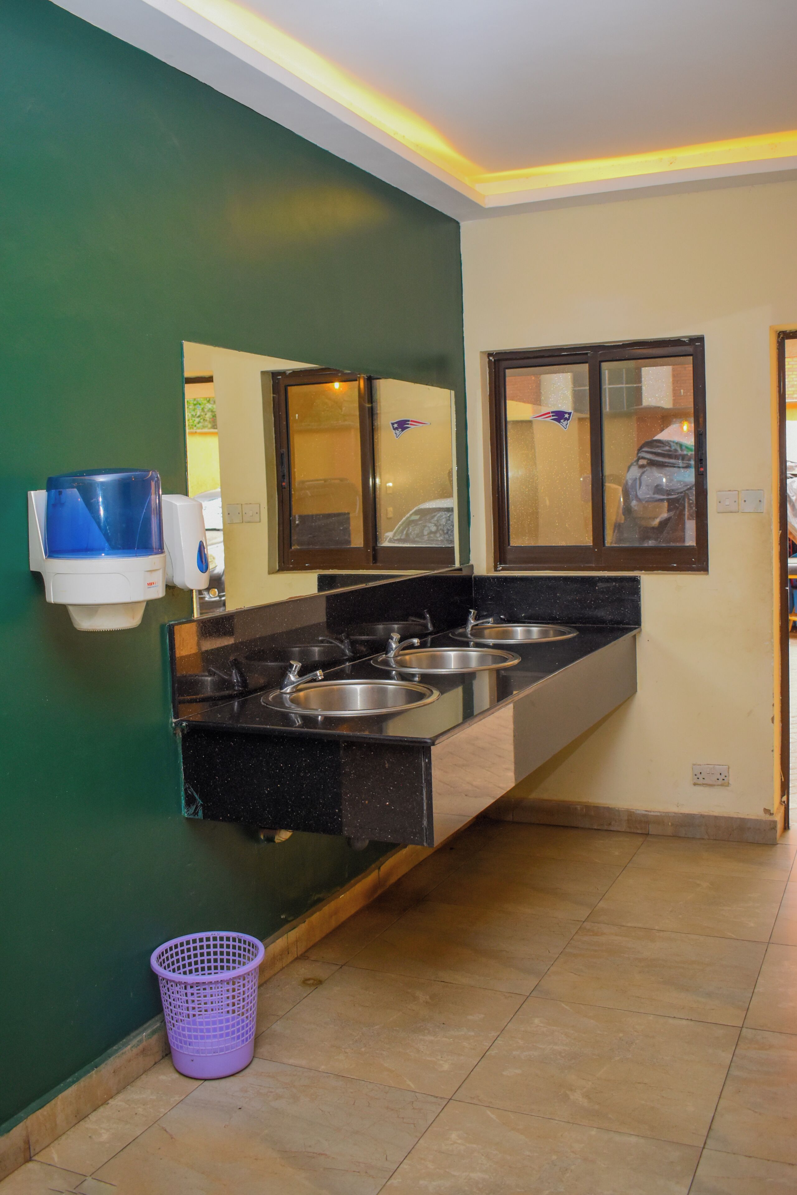 Bathroom sink