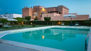 Seasonal outdoor pool, pool umbrellas, sun loungers