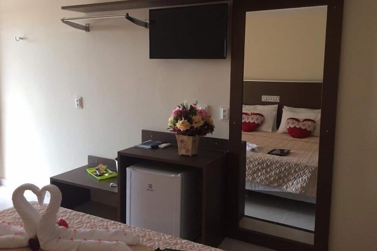 Standard Chalet, 1 Double Bed, Non Smoking, Garden View | 1 bedroom, premium bedding, minibar, individually decorated