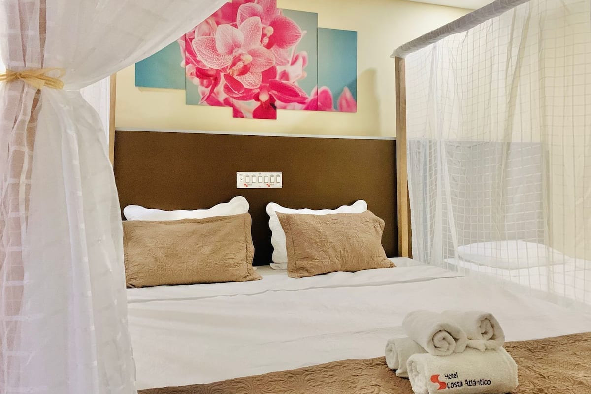 Luxury Suite, Jetted Tub, Sea View | 1 bedroom, premium bedding, minibar, individually decorated