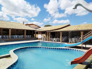Outdoor pool, pool loungers - Hotel Costa Atlântico (Areia Branca)