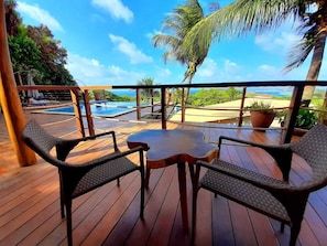 Luxe kamer, 1 kingsize bed, terras, uitzicht op zee | Uitzicht vanaf balkon