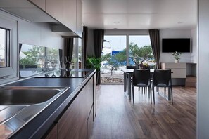 Private kitchen - Amadria Park Camping Sibenik Mobile Homes (Sibenik)