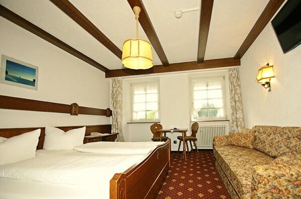 Superior-Doppelzimmer (Schwarzwaldstüble) | Zimmersafe, schallisolierte Zimmer, Bügeleisen/Bügelbrett