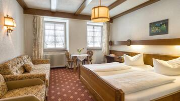 In-room safe, soundproofing, iron/ironing board, free WiFi