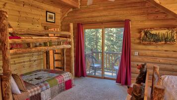 3 bedrooms, laptop workspace, iron/ironing board, free WiFi