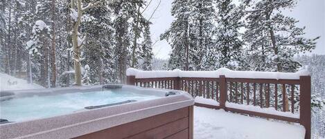 Panoramic House, 3 Bedrooms, Hot Tub, Mountain View | Outdoor spa tub