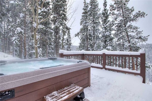 Panoramic House, 3 Bedrooms, Hot Tub, Mountain View | Outdoor spa tub