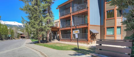 Apartment (2 Bedrooms) | Exterior