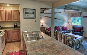 Leilighet – exclusive, 2 soverom, peis | Eget kjøkken | Kjøleskap, mikrobølgeovn, ovn og kokeplater