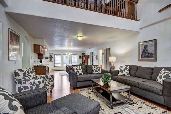 Elite huis, 6 slaapkamers, open haard, uitzicht op bergen | Woonruimte | Een open haard