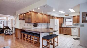 Elite House, 6 Bedrooms, Fireplace, Mountain View | 6 bilik tidur, dihias secara berasingan