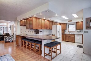 Elite House, 6 Bedrooms, Fireplace, Mountain View | 6 bedrooms, individually decorated, individually furnished - Casa De Alta Peak 9 Private Home with Hot Tub (Breckenridge)