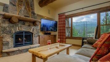 Luxury House, 5 Bedrooms, Hot Tub, Mountain View | Living area | Flat-screen TV, fireplace