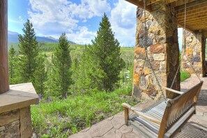 A stone bench with a view of a mountainous landscape. - Cloud Peak Vista Peak 7 Private Home with Hot Tub (Breckenridge)