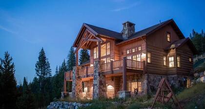 Cloud Peak Vista Peak 7 Private Home with Hot Tub