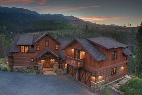 Cloud Peak Vista Peak 7 Private Home with Hot Tub