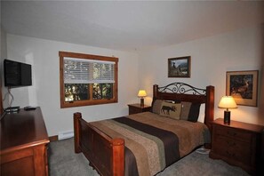 2 عدّة غرف نوم ومكواة/لوح كي وواي فاي مجانًا وملاءات أسرّة