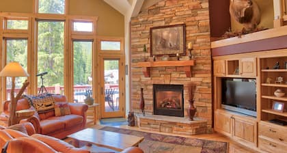 Moose Meadow Retreat Private Home with Hot Tub