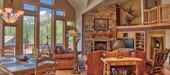 Moose Meadow Retreat Private Home with Hot Tub