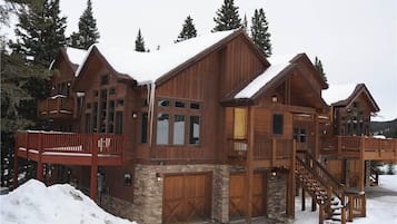 Signature Duplex, Multiple Beds, Hot Tub, Mountain View | Front of property