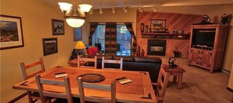 Sundowner II #224 (On 4 O'Clock Rd, with on-site Hot Tub)