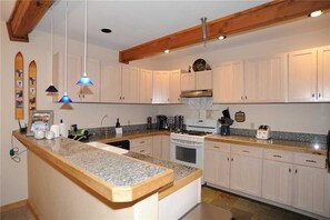 Private kitchen - Ten Mile Suites 103 Downtown Condos with On-site Hot Tub (Breckenridge)