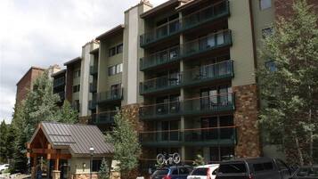 Premium Condo, Fireplace, Mountain View | Front of property